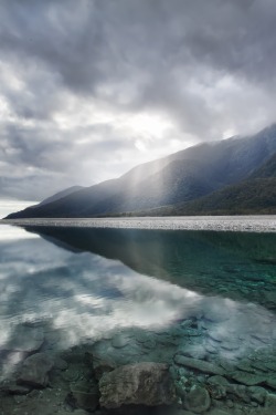 theencompassingworld:  lvndscpe:  An Aspiring Mountain Range, New Zeland | by Chris Ford    The World Around Us
