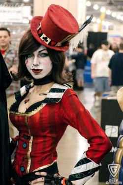 kamikame-cosplay:    Misdreavus M Cosplay as a fantastic Mad Moxxi  Photo by  The Geek Generation  