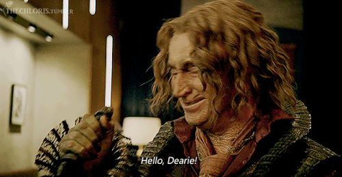 chlorisgifs:Rumple flirts with himself. Badly. :)