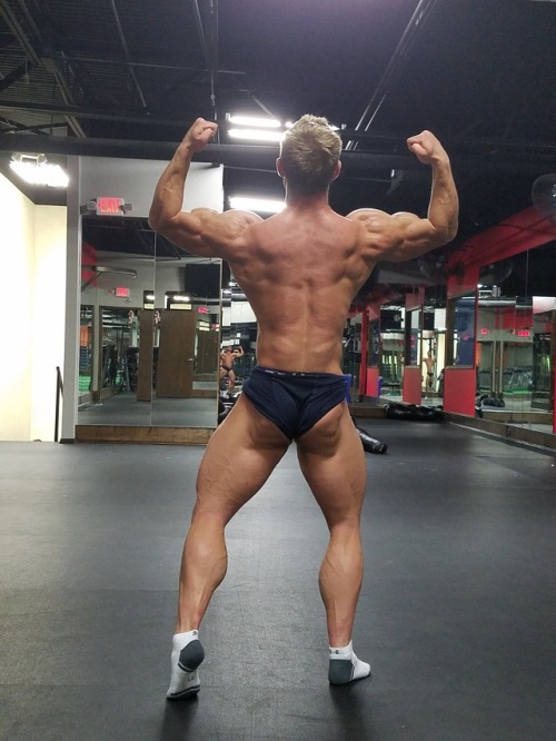 cwright-1:  Little bit of posing practice tonight at just over 5 weeks out. 194 lbs.