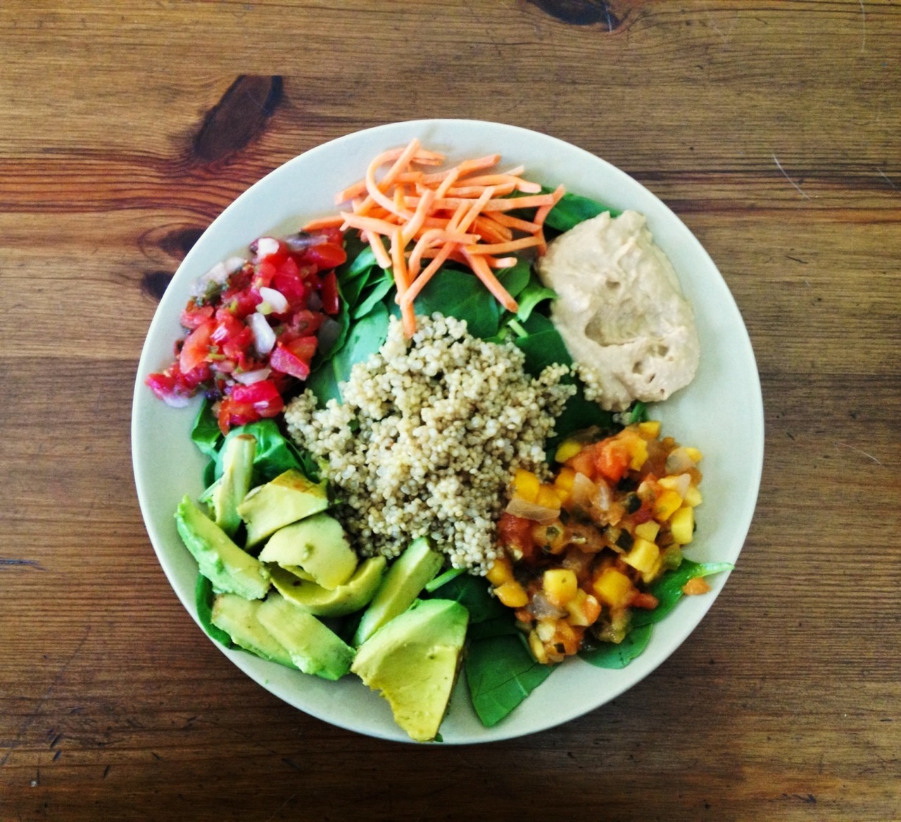 vegasana:  Such a delicious, nourishing lunch! Spinach with quinoa, carrots, avocado,