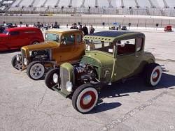 morbidrodz:  Check out this blog filled with vintage cars, hot rods, and kustoms