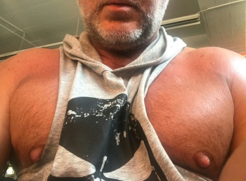 gayslip: i love his titt-jewels