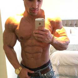 alphamusclehunks:  Sexy, large and in charge.