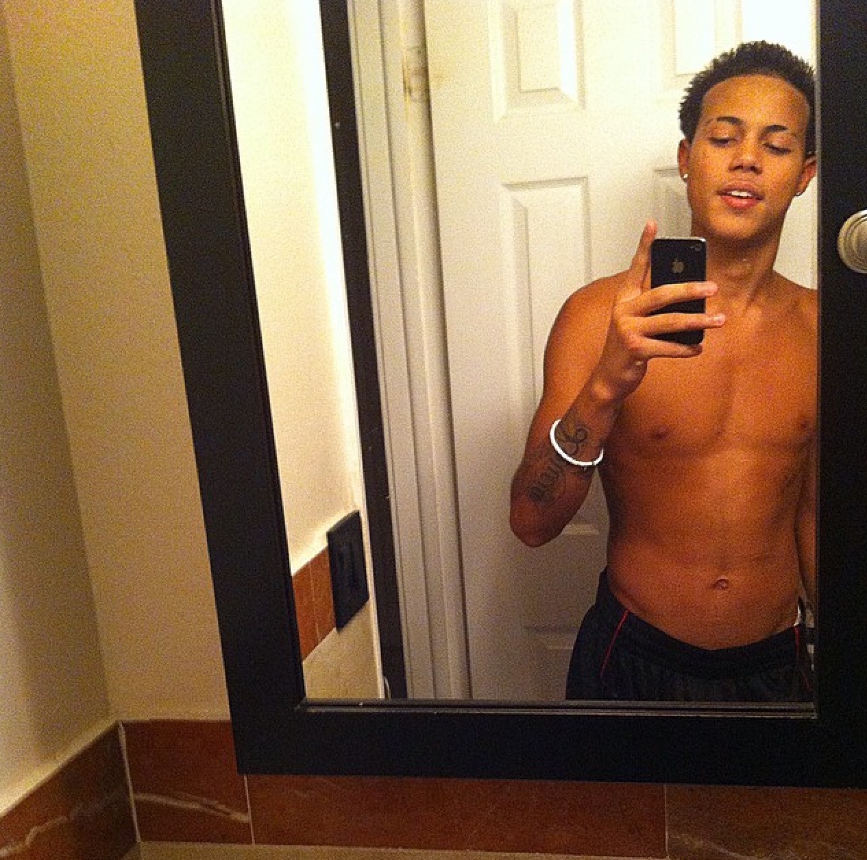 black-dicks-r-us:  FIND GAY BLACK GUYS IN YOUR CITY! Over 500,000 Black Gay Profiles