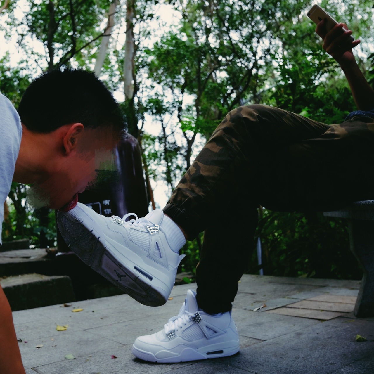 socklickersworld:  Now you know why Master took you out on this walk today, boy.
