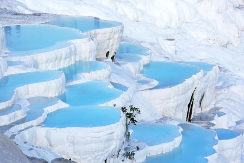 jackiewinters: starrattleronfire: jedavu: Unbelievable Places That Look Like They’re From Anot