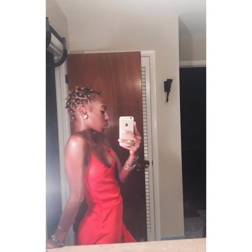 akilahduniani:  Contrary to popular belief , my hair is not a trend