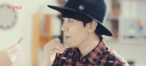 blondejongin:  when sehun made baekhyun eat the pepero 