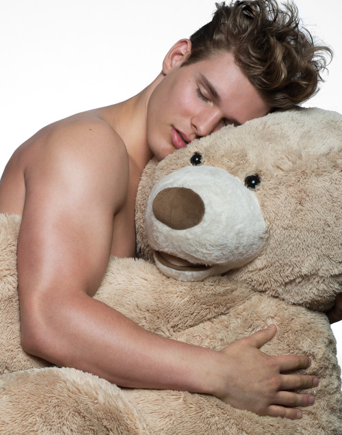 brianjamie:  Austin Scoggin for Risbel magazinePhoto by brianjamie 