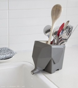 gearbestlife:  50 Affordable Gifts Tailored For Teens: Nothing feels better than when you give someone you care about the totally perfect present.13.–   Elephant cutlery and toothbrush holder that drains into the sink. So Cool! -  