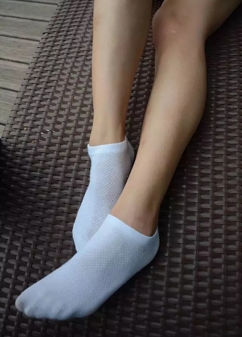 Asian girls' sexy feet adult photos