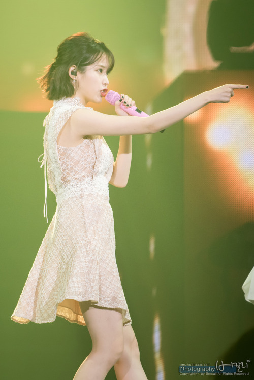 iumushimushi:161203 IU Concert 24 Steps by 버칼리