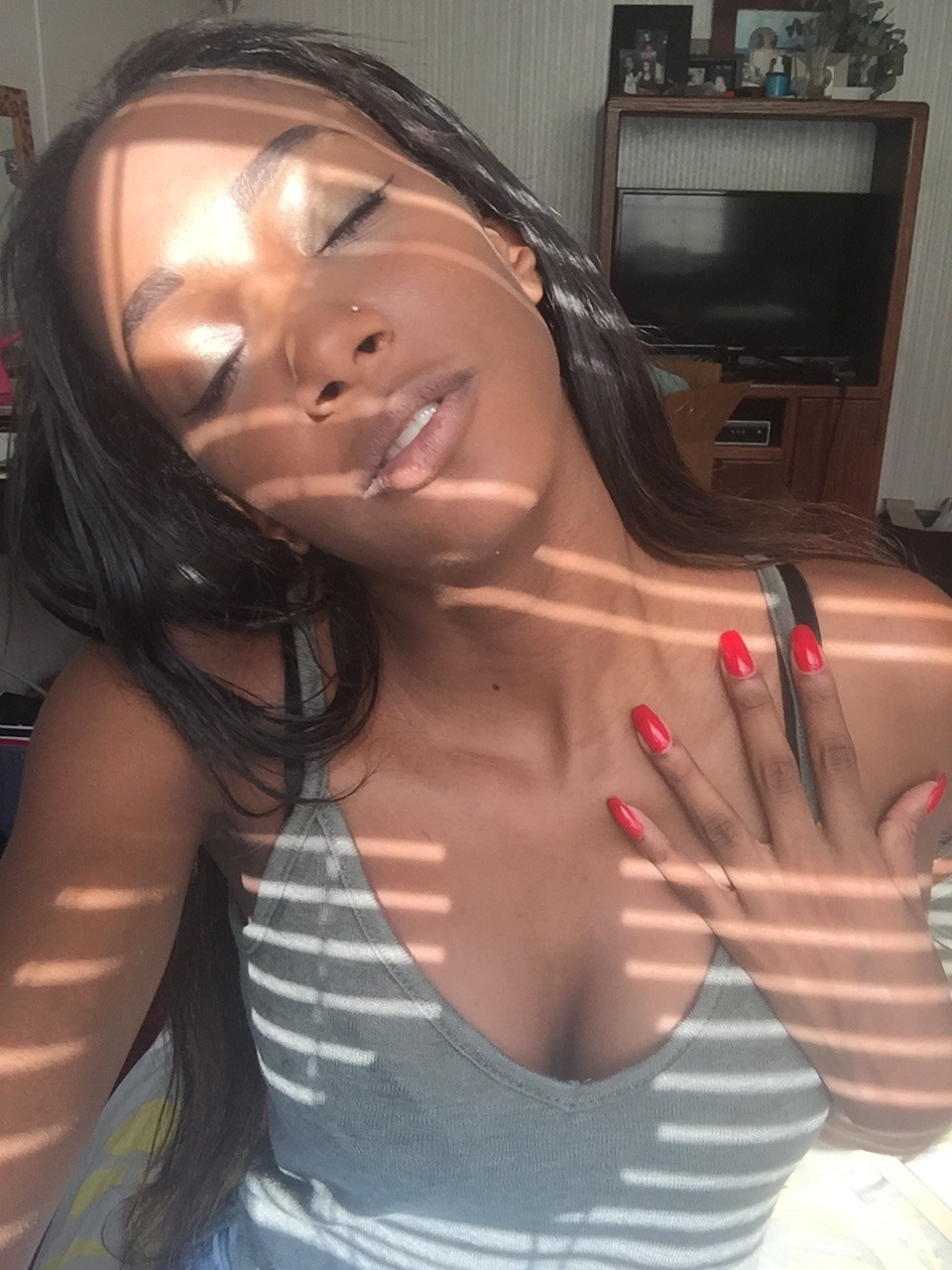 bumbarbie:  I woke up this morning with sun blessings ☀️