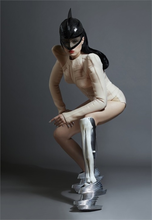 imgmodels:  Viktoria Modesta interviewed for Vogue.it 