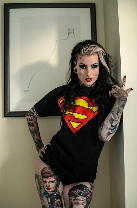 tattooedwomenarebeautiful:  Modèle: Lusy Logan