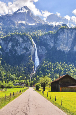 lsleofskye: On the way... | sennarelax Location:  Interlaken,  Bernese Oberland Region,  Switzerland 