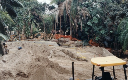 thequartermoonmurders:Construction of Indiana Jones AdventureLet’s take a trip to Disneyland bac