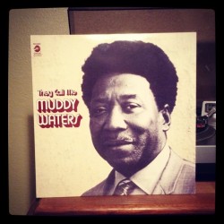 respinit:  Muddy Waters - They Call Me Muddy Waters  #blues #muddywaters #guitar #vinyl #vinylporn #vinyladdict #vinylrecords #vinylcommunity #vinylcollection #vinylcollectionpost #records #recordporn #recordcollection #nowplaying #instavinyl #albumcovers