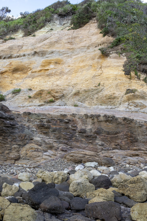 2022: Pillow lavas and tuff bedding at Red Head, likely Tertiary