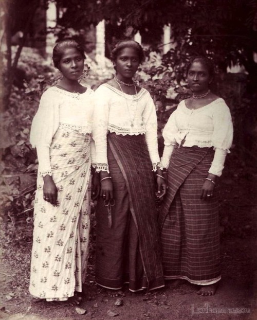 yearningforunity:Sinhalese ladies in the 19th century–from Skeen.