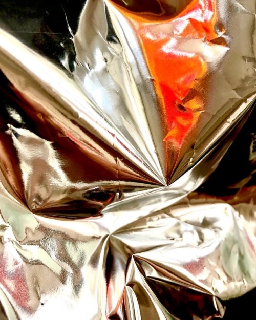 #abstraction #reflection #lightandshadow #silver #orange #staycreative #seedifferent #photography (at