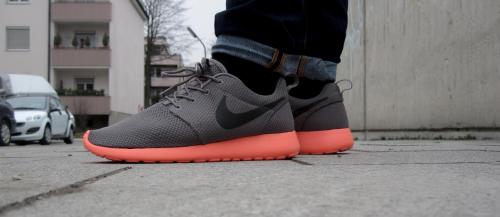 sweetsoles:  Nike Roshe Run - Soft Grey/Midnight Fog/Total Crimson (by ditschinger)