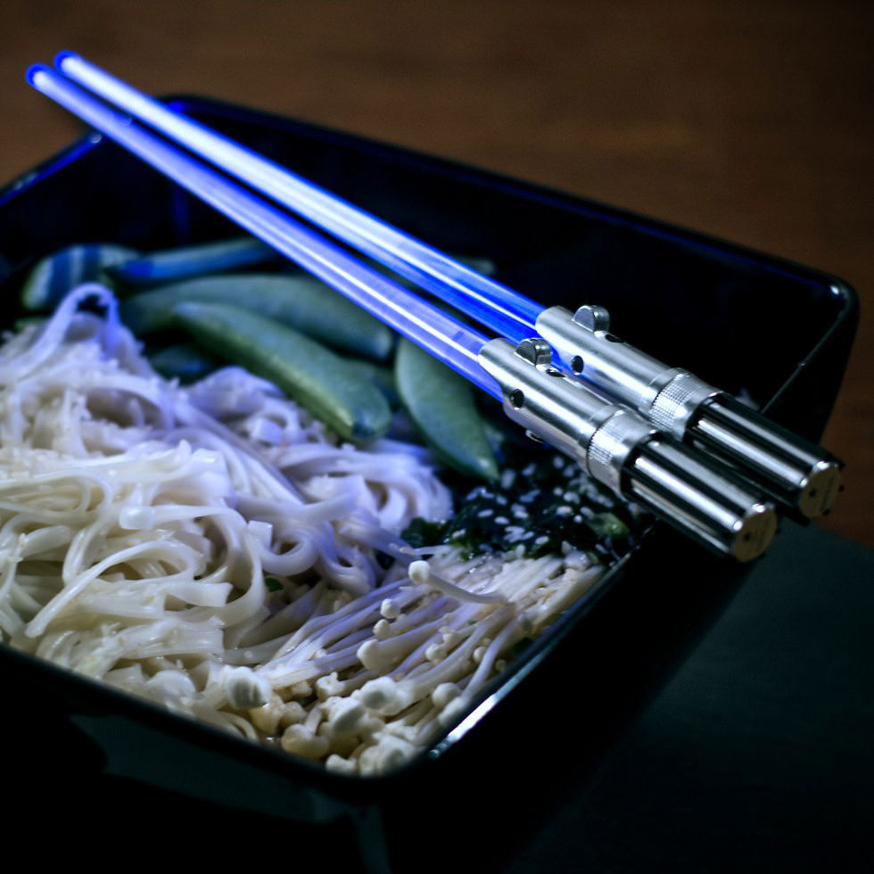omoshiroitv:  Star Wars Light-Up Chop Sabers illuminate at the touch of a button
