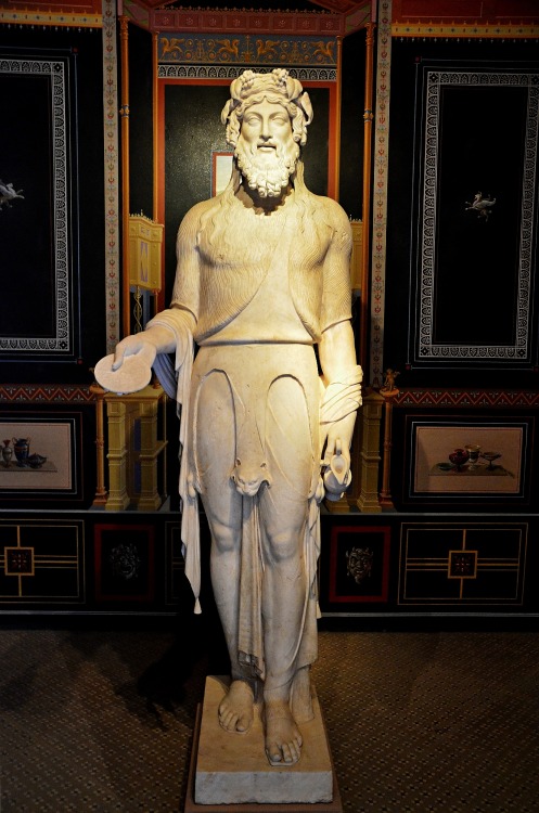 hadrian6:Marble statue of Bacchus, exhibited in one of the cubicula, Pompejanum, idealized replica o