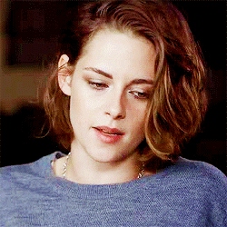 Kristen Stewart in the extras for the “Clouds