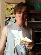 tbagsmcfly:  Tom trying to eat a banana (x) 