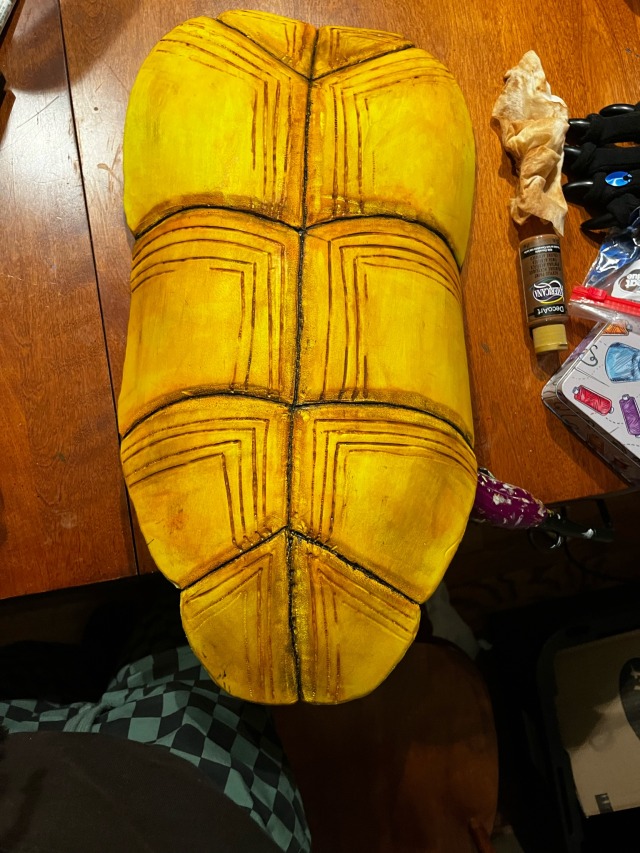 Sequel in the tmnt cosplay saga, previous update here
Anyway wooo plastron is painted! I might touch it up a bit but it’s 