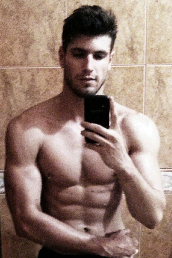 cueca-do-avesso:  guilherme leão cops are different in brazil, you guys 