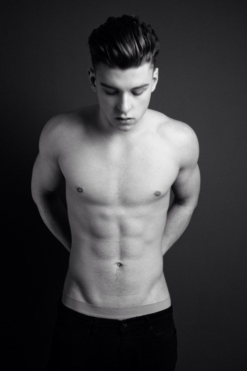 cuteguyscollectionblog:  Cute | Black and White | Shirtless | Abs Boy