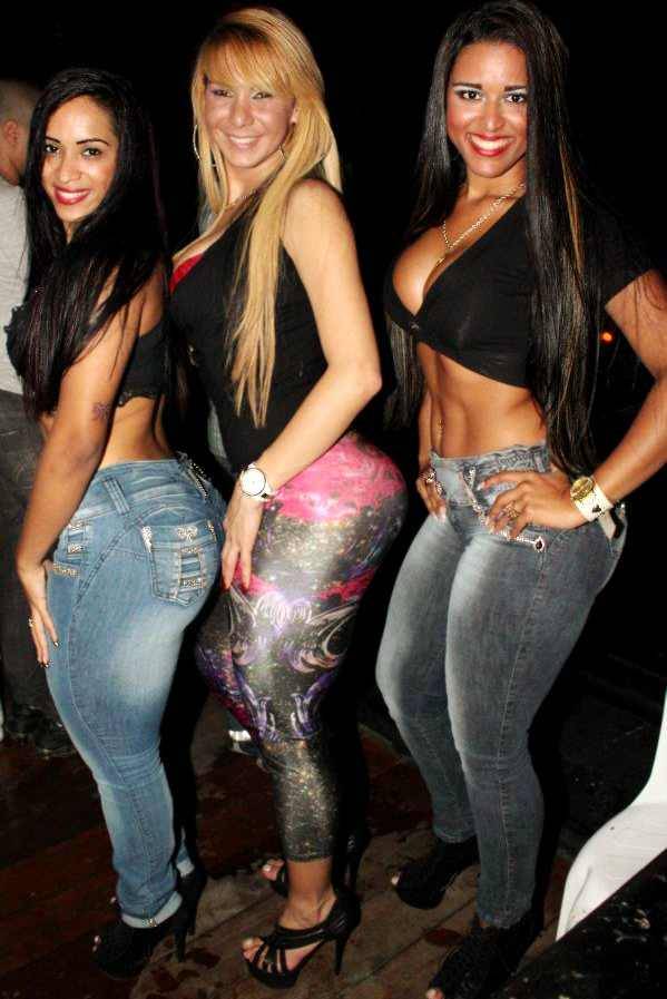 thycklikechocolate:  In those Jeans…….