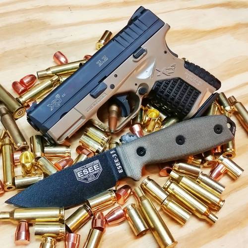 lookatmyguns:  Springfield XDs with ESEE 3 Source: http://imgur.com/UPguSzw