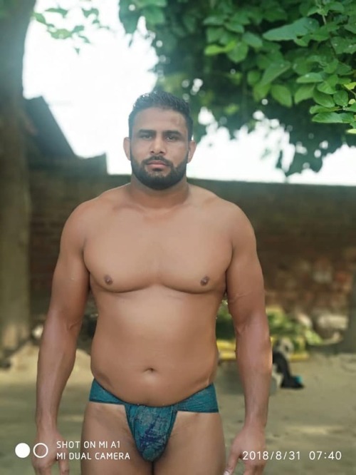 popsixsquishcicerolipschitz:  Kushti akhara kohali Amritsar Punjab