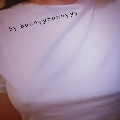 bunnyybunnyyy: 낯을 잘 가리지 않는 성격 탓에 처음 만나도 약간 부끄러움을 타지만 금방 편하게 표현을 하는 편인데 이제는 여럿보다는 둘이서 만나는 시