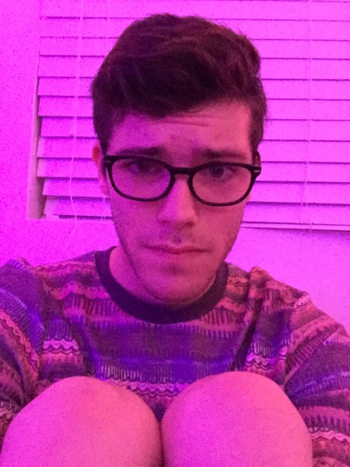 mlmsafe: Me (ft new sweater &amp; weird knees)