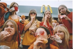 askiparait:  McDonalds Girl Gang