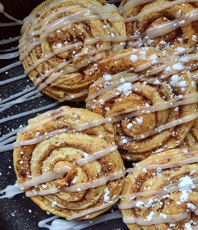 drunkcravings:  Cinnamon Bun Pancakes