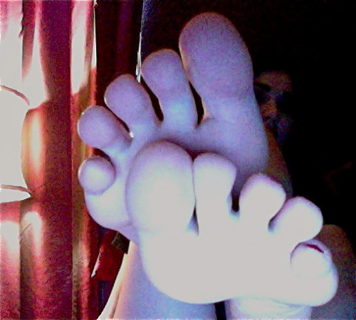 rate-my-feet: took this for my boyfriend. hes the one who asked me to submit to your blog :D