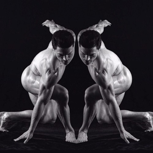 dwainleland:  #Nude #figurestudy of me from the #ShapesAndPatterns series. Photo: #ThomasMitchell at #Physiography, #BeverlyHills. #malemodel #modelhomme #physique #maleform #malebeauty #malebody #masculinity #masculine #man #physiquemodel #blackandwhite