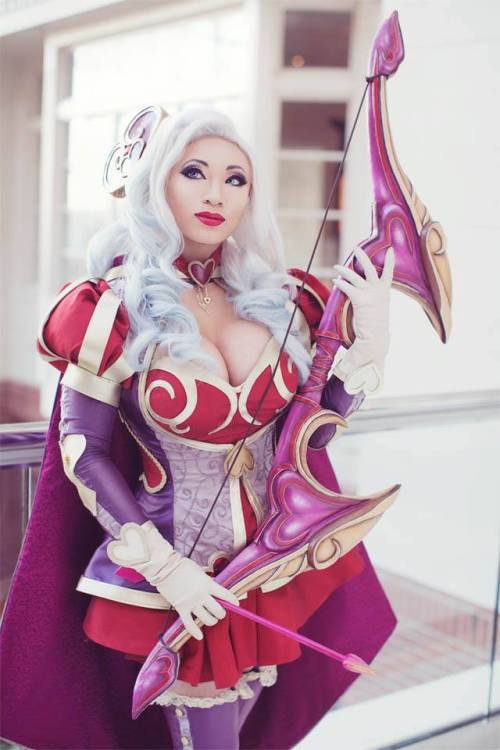 gaming-cosplay-nation:  Happy Valentines Day! <3Heartseeker AshePhotographerAdmin: Melissa