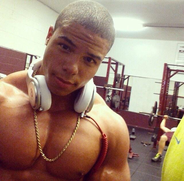 keepemgrowin:  “You like when I pump up my pecs, don’t you?”