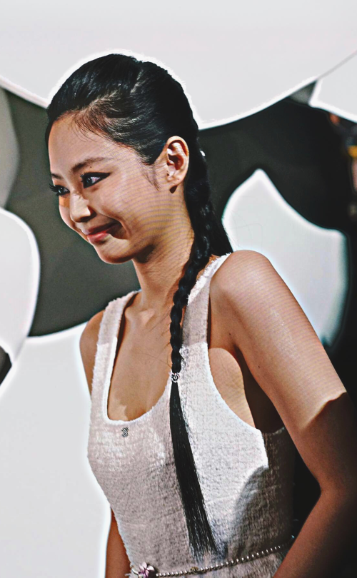 Jennie At The Chanel Show In ParisVinnie#3149 On Discord