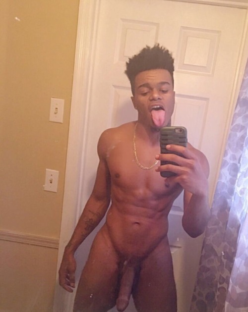 goodtime54:  phreakygeminidgaf:  Rico Pruitt 🍆  Omfg he is so sexy 😚