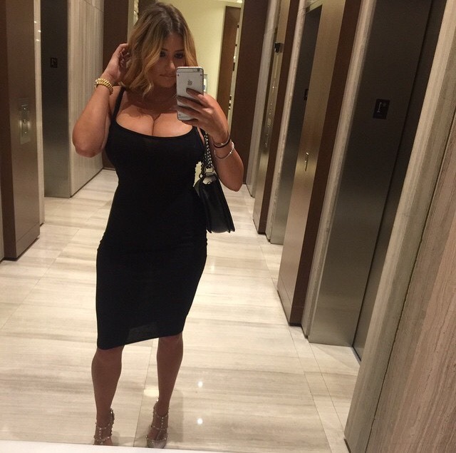 funbaggery:  Her body and tits are so incredible, the mirror came.
