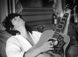 soundsof71:  Keith Richards, (sort of) working on Exile on Main Street at Villa Nellcôte France, July 1971, by Dominique Tarlé