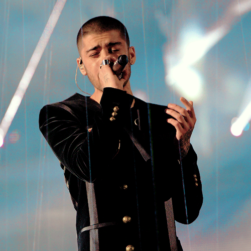 befour:Zayn performing “Like I Would”at the iHeartRadio Awards 